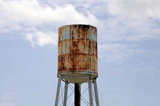 Water tank cleaner